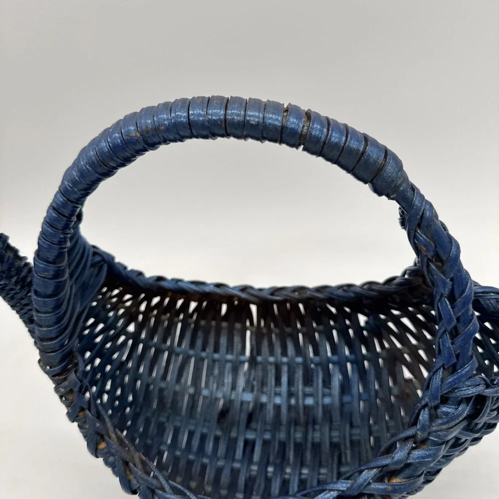 Vintage‎ Blue Duck Bird Wicker Basket with handle 13.5